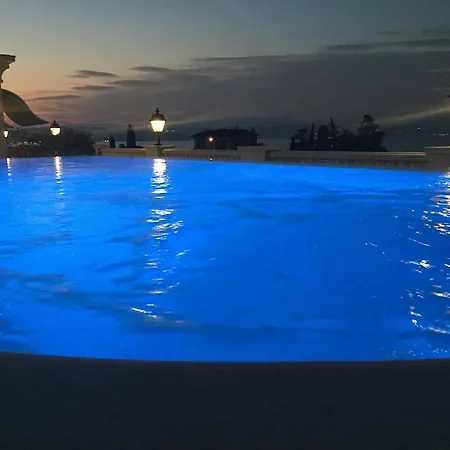 Palace Desenzano Готель Дезенцано-дель-Гарда