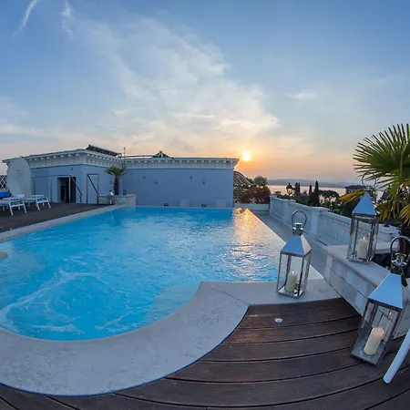 Palace Desenzano 4* Дезенцано-дель-Гарда