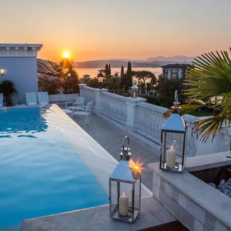 Готель Palace Desenzano Дезенцано-дель-Гарда
