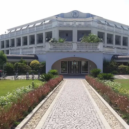 Palace Desenzano Дезенцано-дель-Гарда