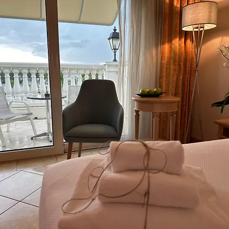 Готель Palace Desenzano