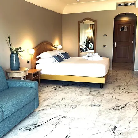 Palace Desenzano Szálloda 4*